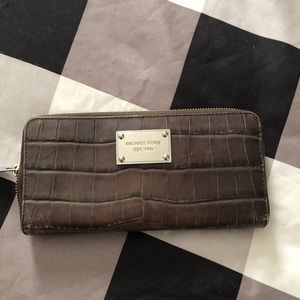 Michael Kors zippy wallet